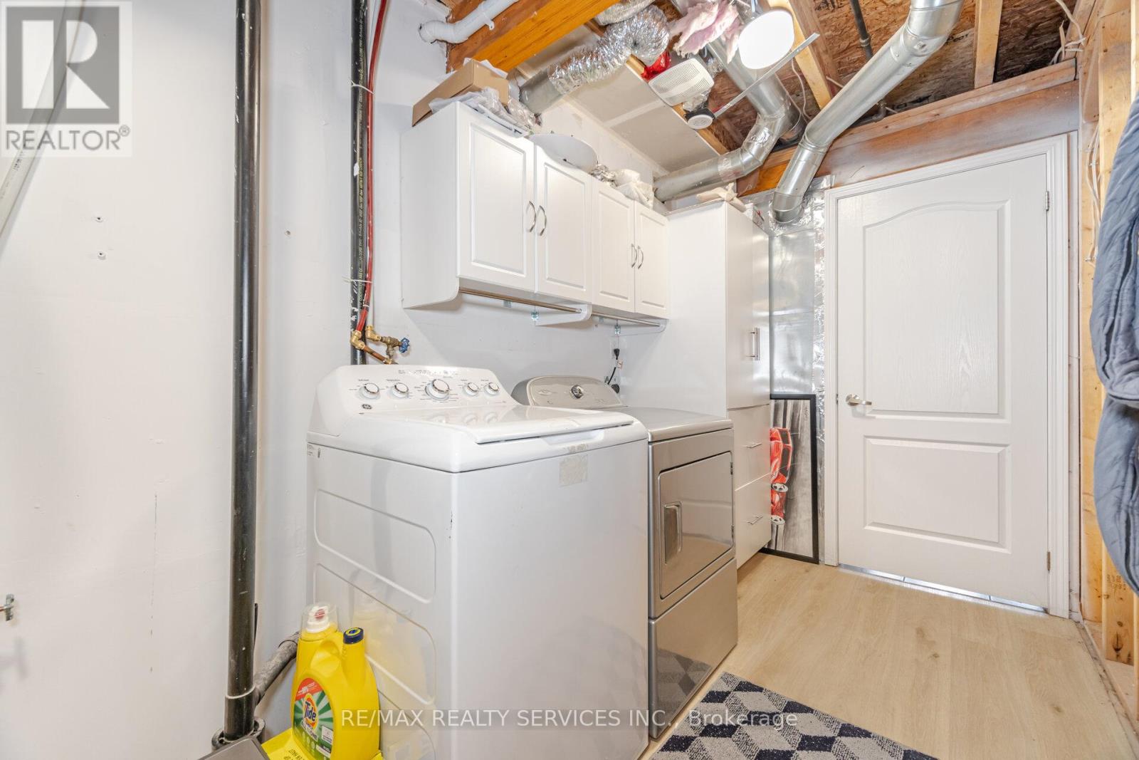 Photo 35 of 900 Brassard Circle, Milton ON