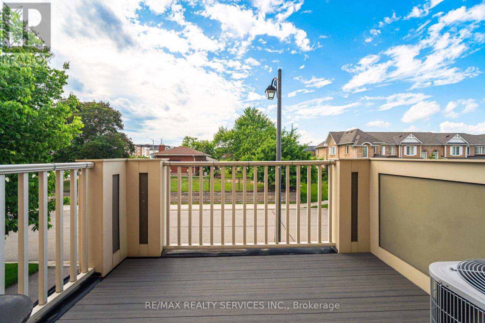 Photo 4 of 900 Brassard Circle, Milton ON