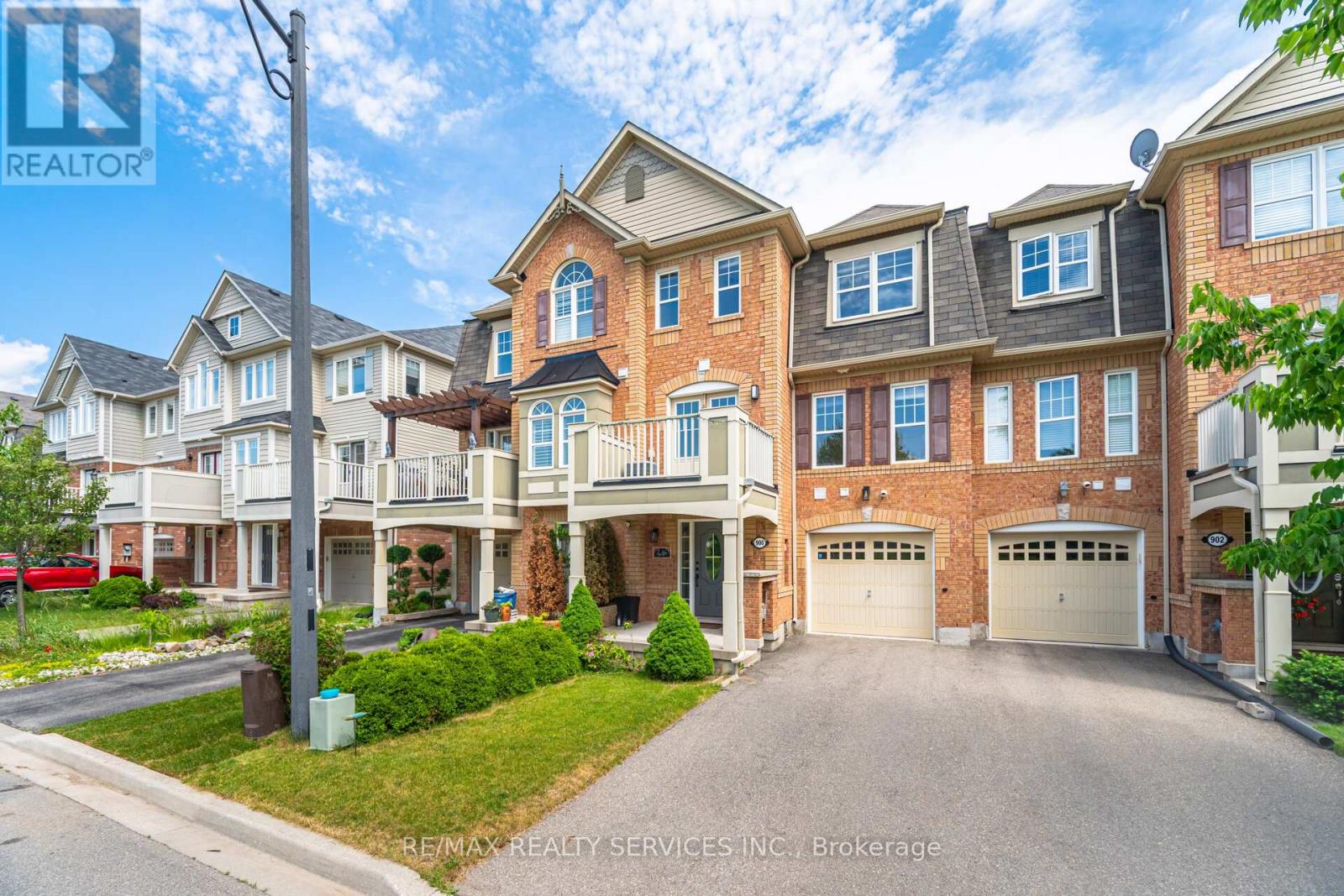 Photo 11 of 900 Brassard Circle, Milton ON