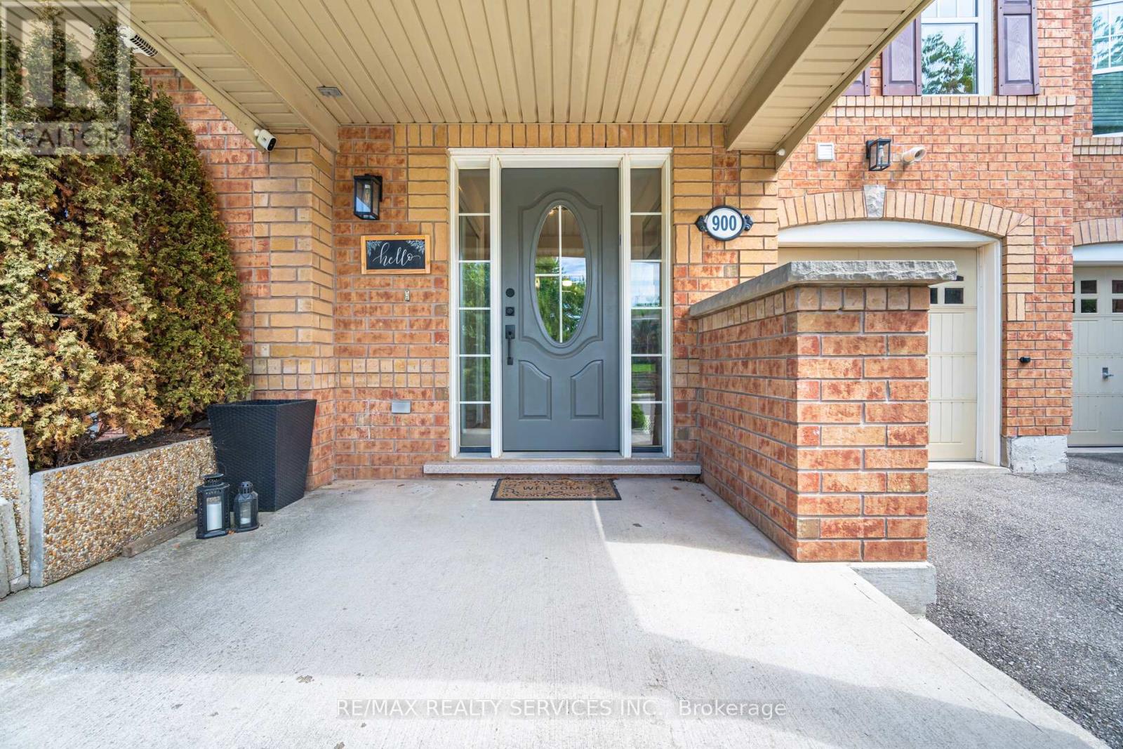 Photo 13 of 900 Brassard Circle, Milton ON