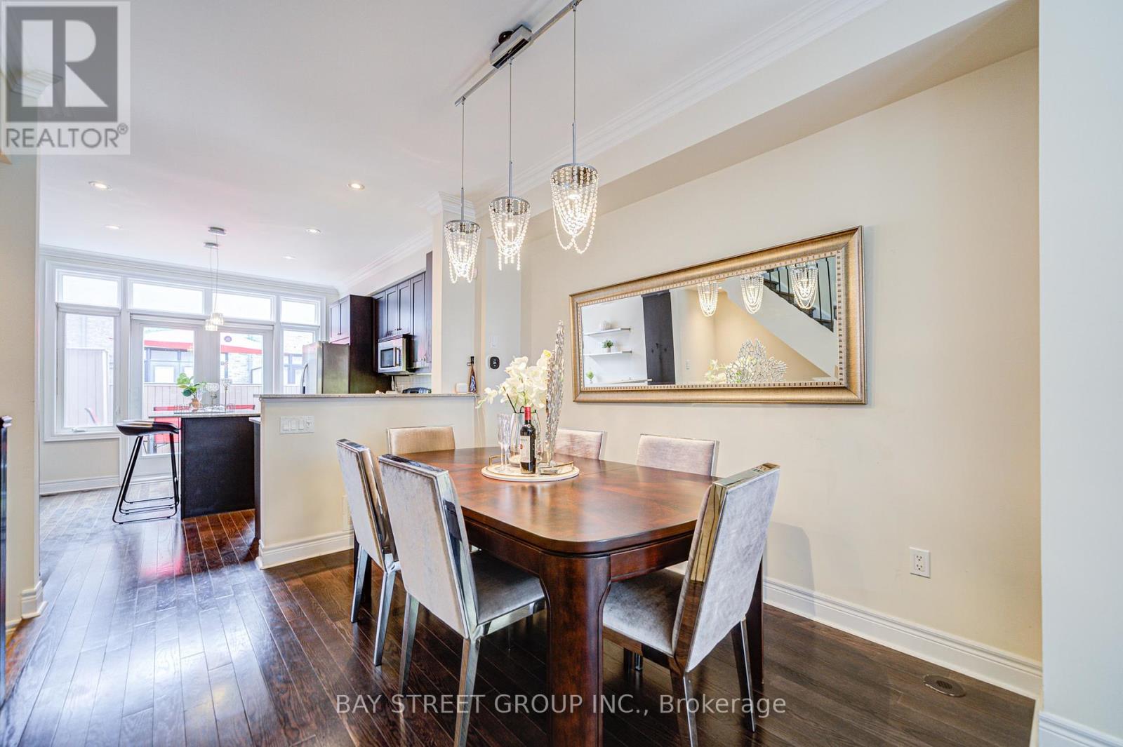 Photo 12 of 37 Lobo Mews, Toronto ON
