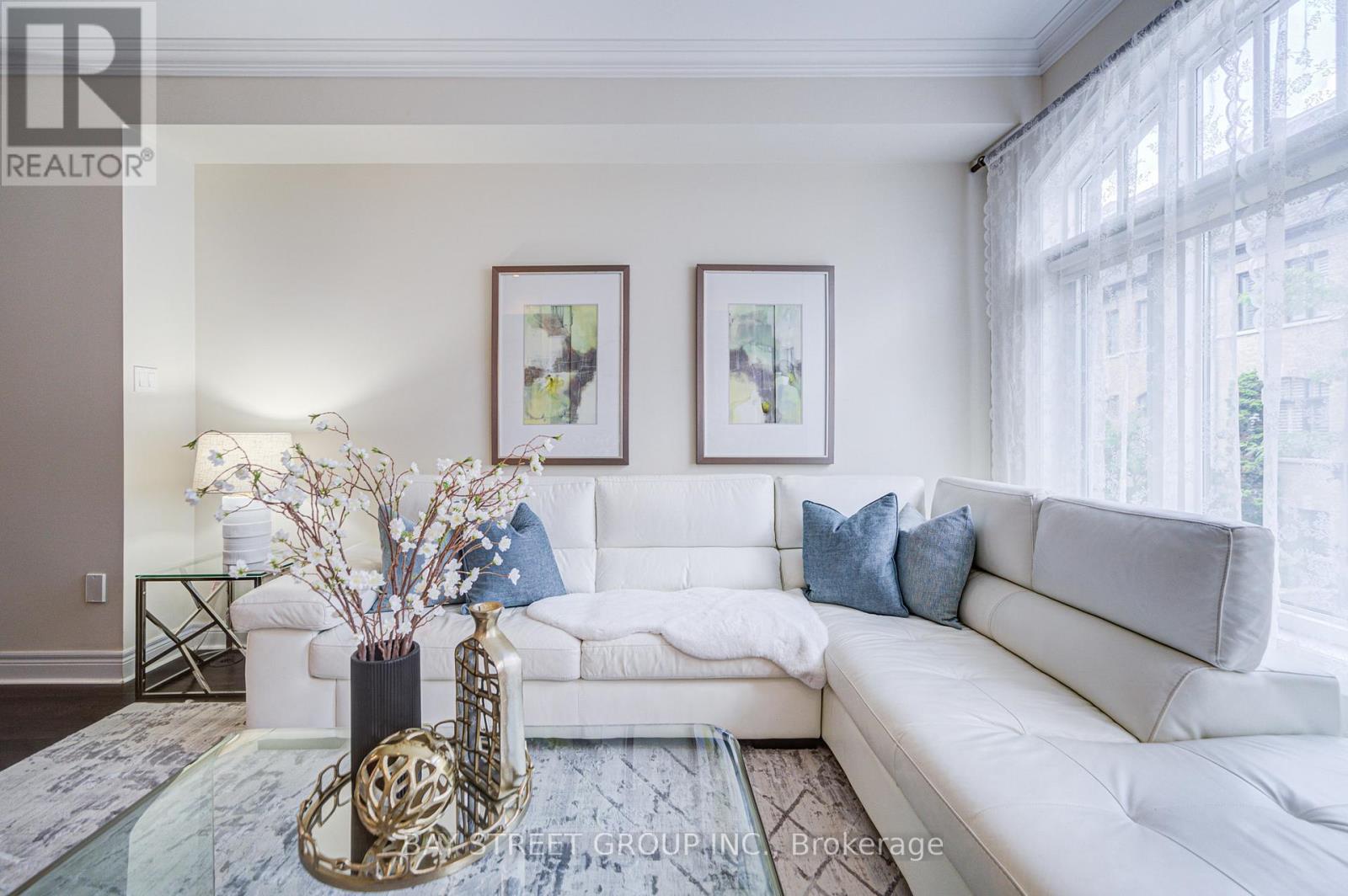 Photo 14 of 37 Lobo Mews, Toronto ON