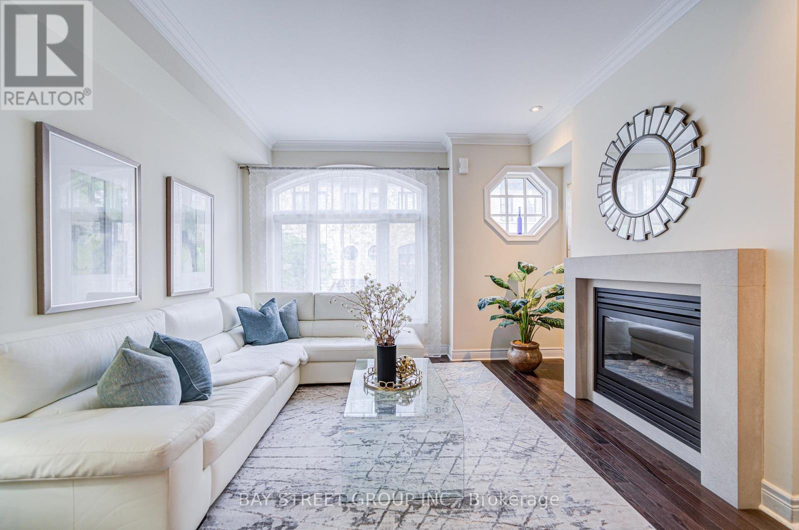 Photo 16 of 37 Lobo Mews, Toronto ON