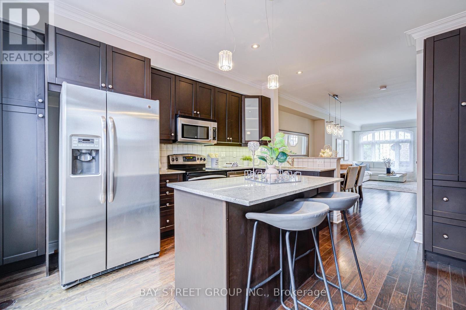 Photo 21 of 37 Lobo Mews, Toronto ON
