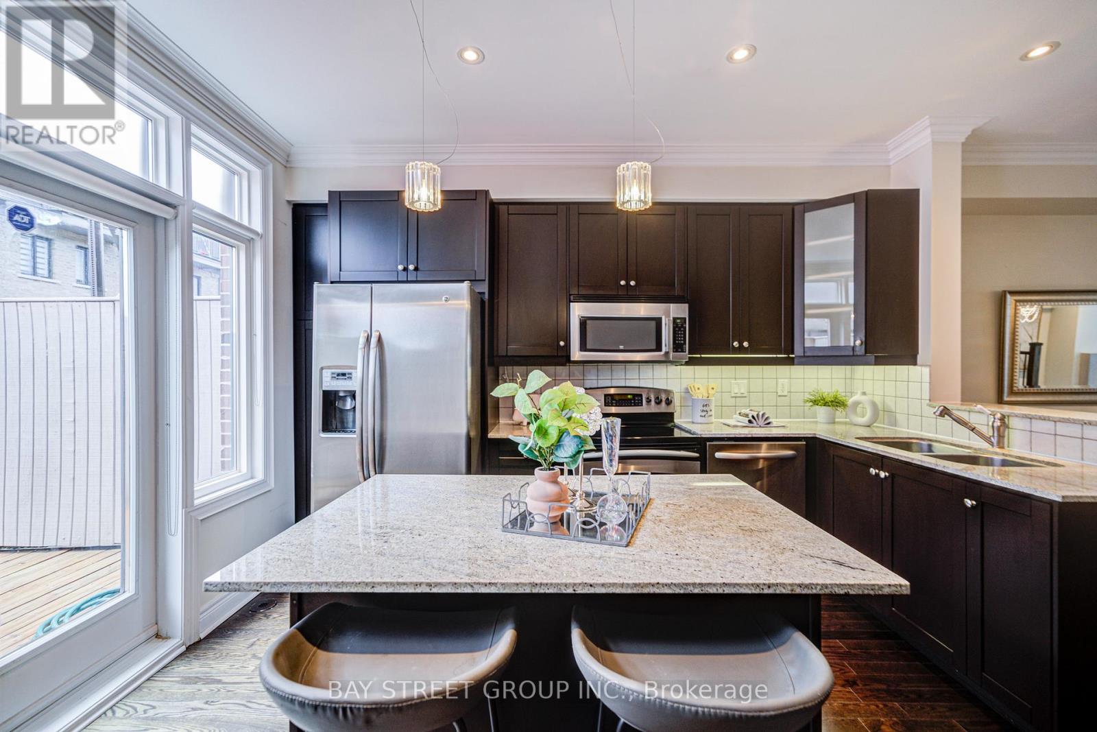 Photo 22 of 37 Lobo Mews, Toronto ON