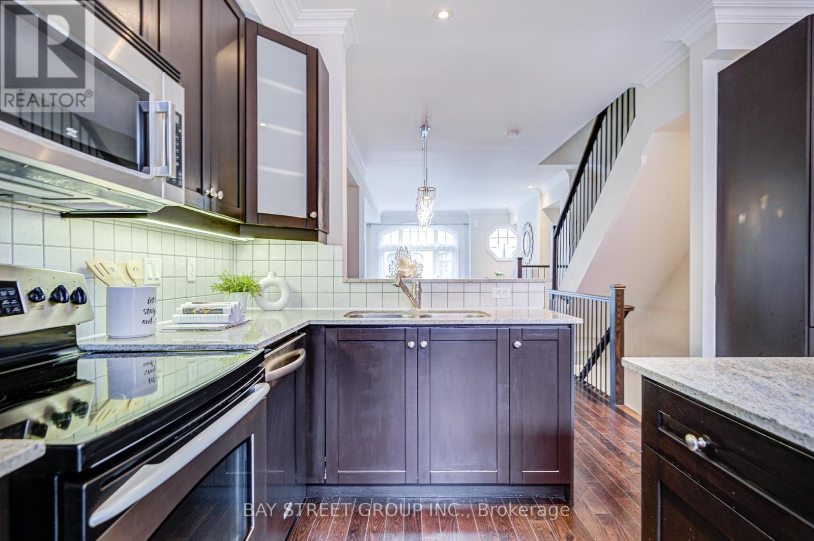 Photo 23 of 37 Lobo Mews, Toronto ON