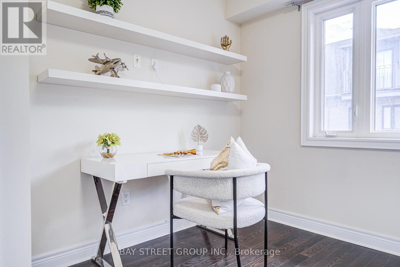Photo 26 of 37 Lobo Mews, Toronto ON
