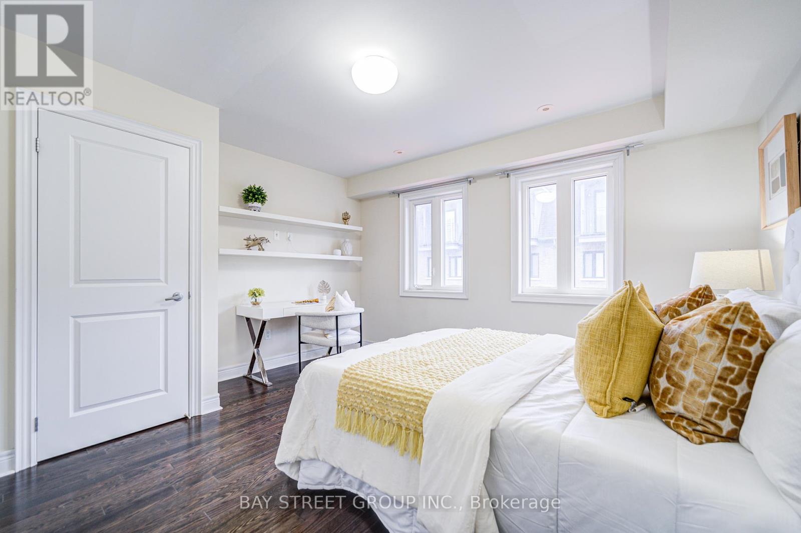 Photo 27 of 37 Lobo Mews, Toronto ON