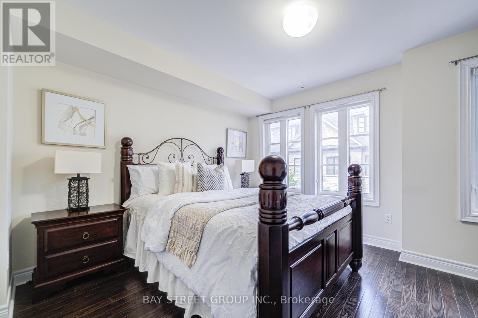 Photo 29 of 37 Lobo Mews, Toronto ON