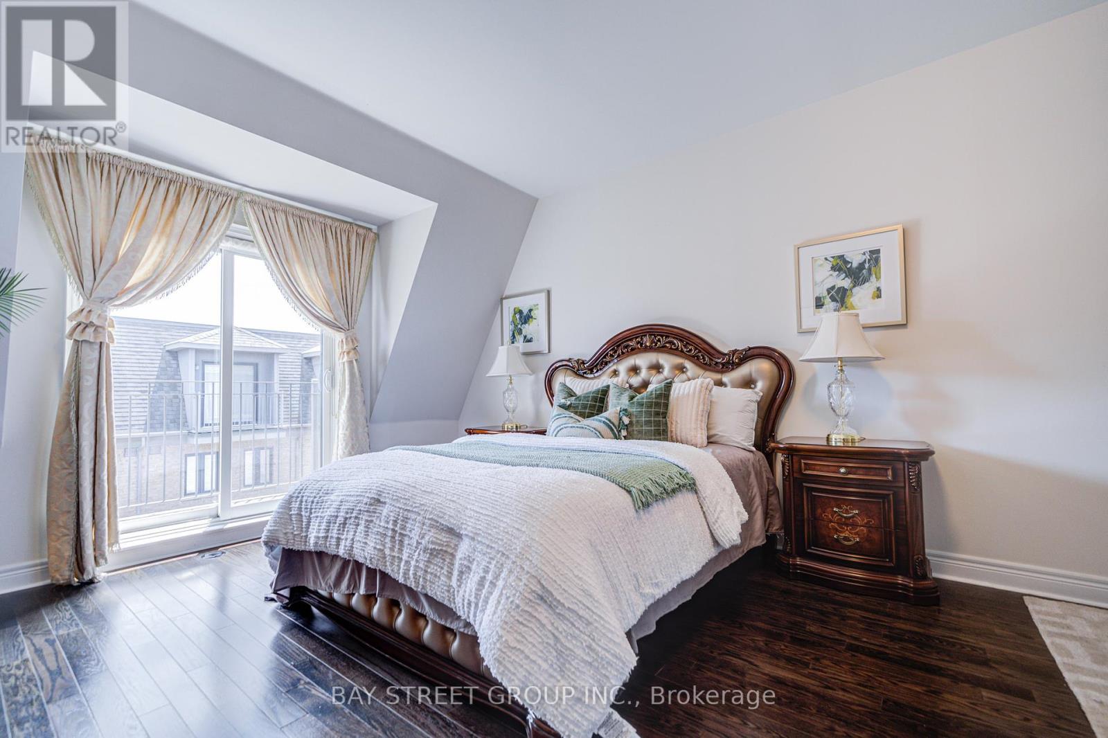 Photo 32 of 37 Lobo Mews, Toronto ON