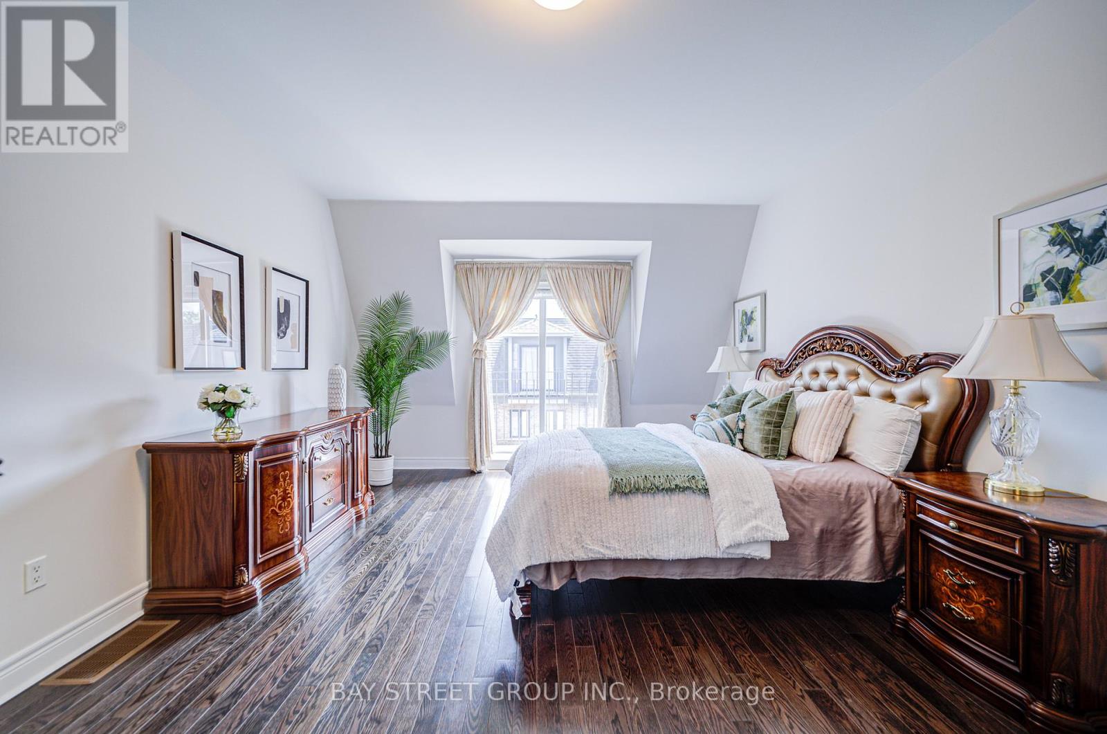 Photo 33 of 37 Lobo Mews, Toronto ON