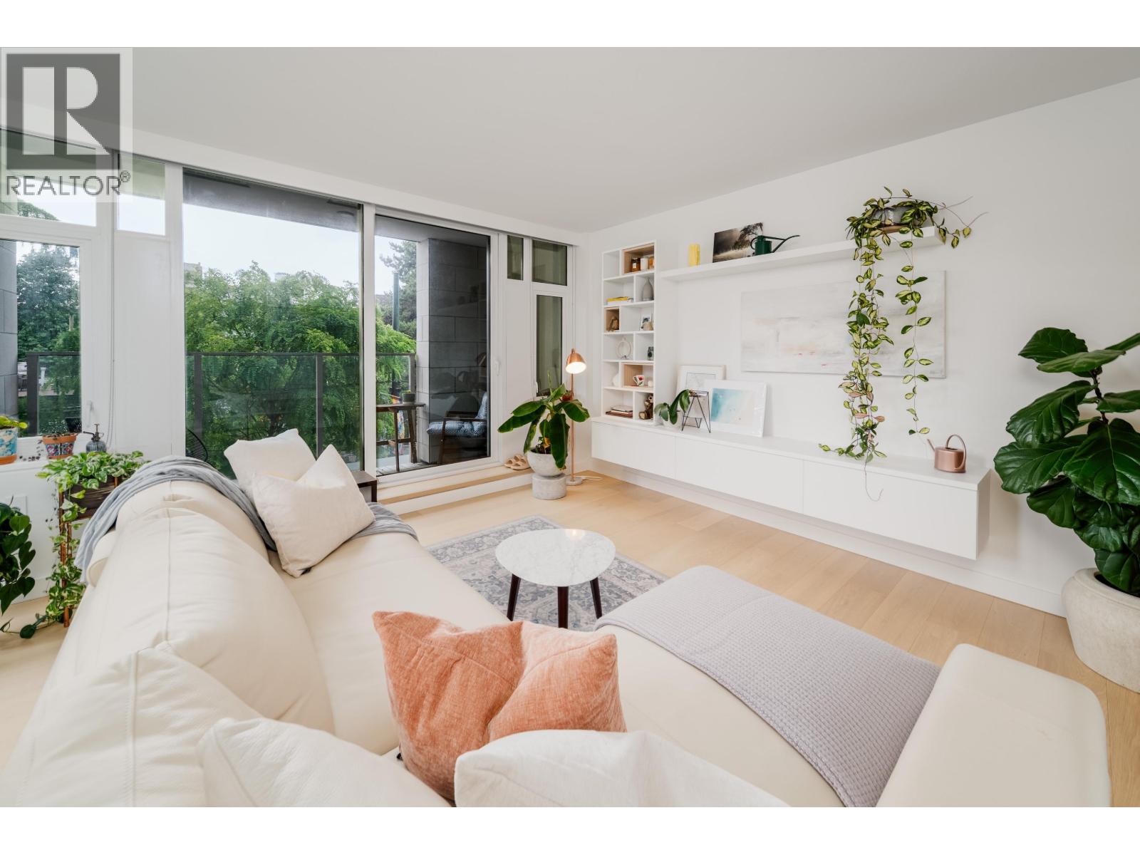Photo 2 of 405 1365 Davie Street, Vancouver BC