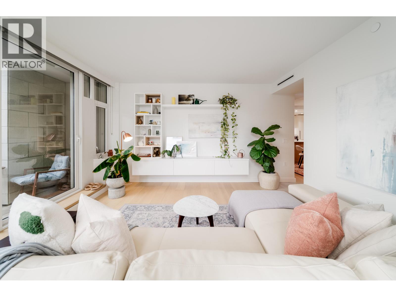 Photo 3 of 405 1365 Davie Street, Vancouver BC