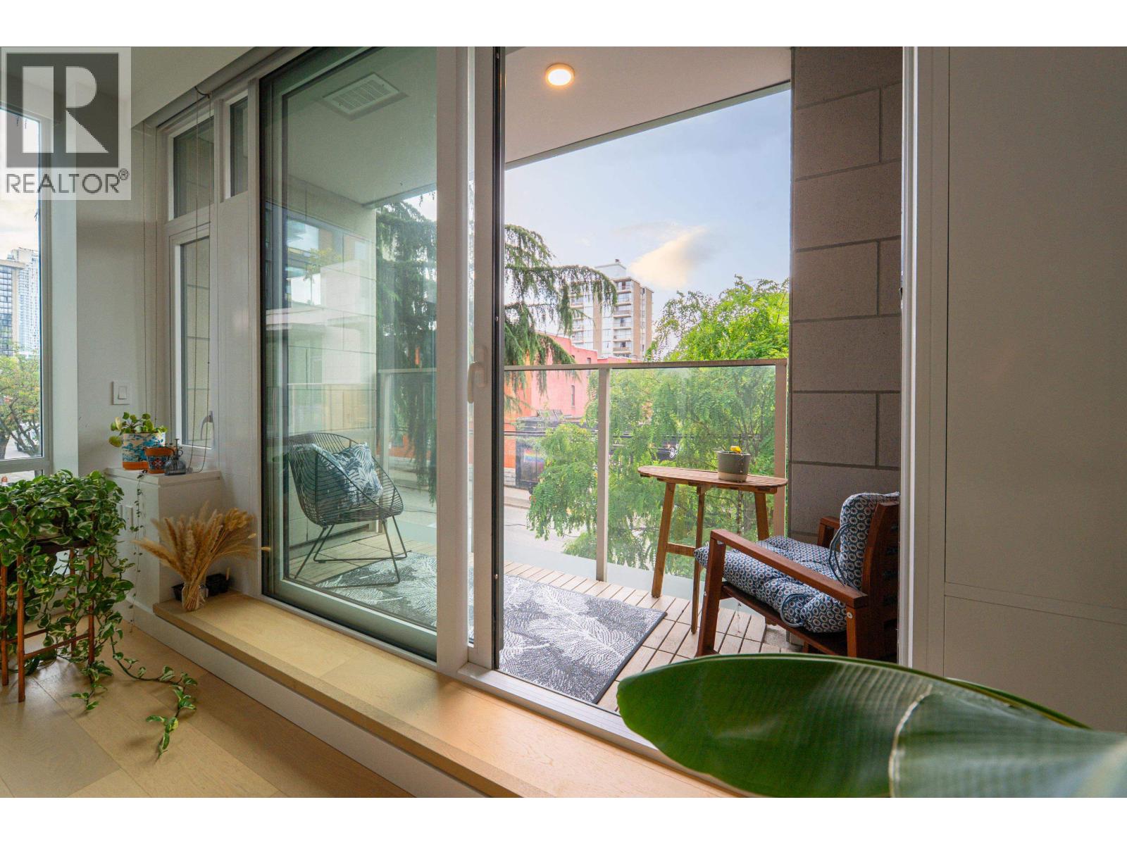 Photo 6 of 405 1365 Davie Street, Vancouver BC