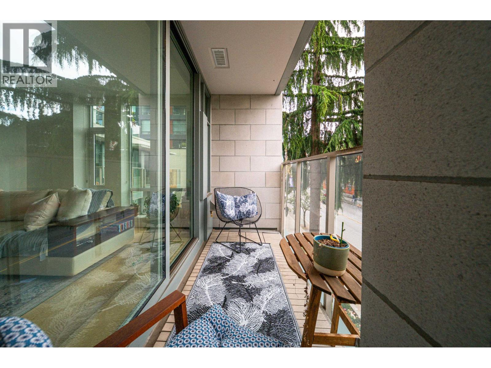Photo 8 of 405 1365 Davie Street, Vancouver BC