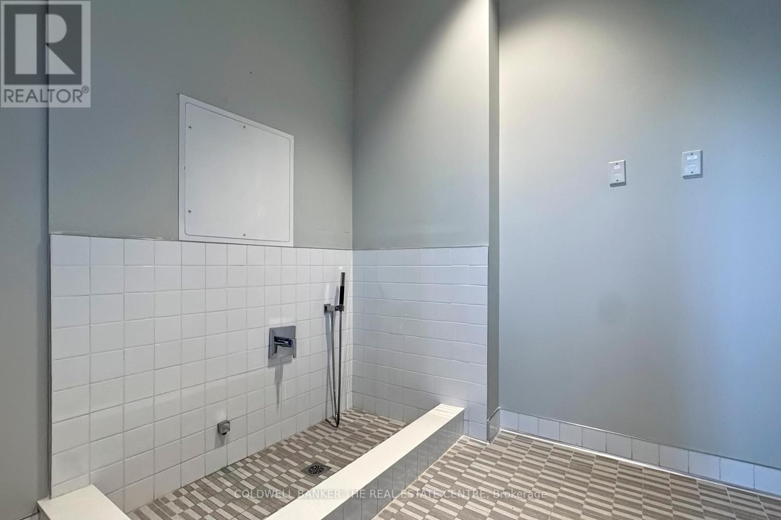 Photo 45 of 827 100 Eagle Rock Way N, Vaughan ON