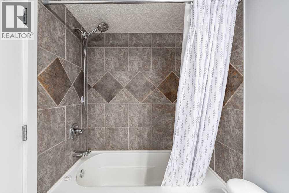 Single Family House for Sale in    Avenue NE Crescent Heights Calgary 