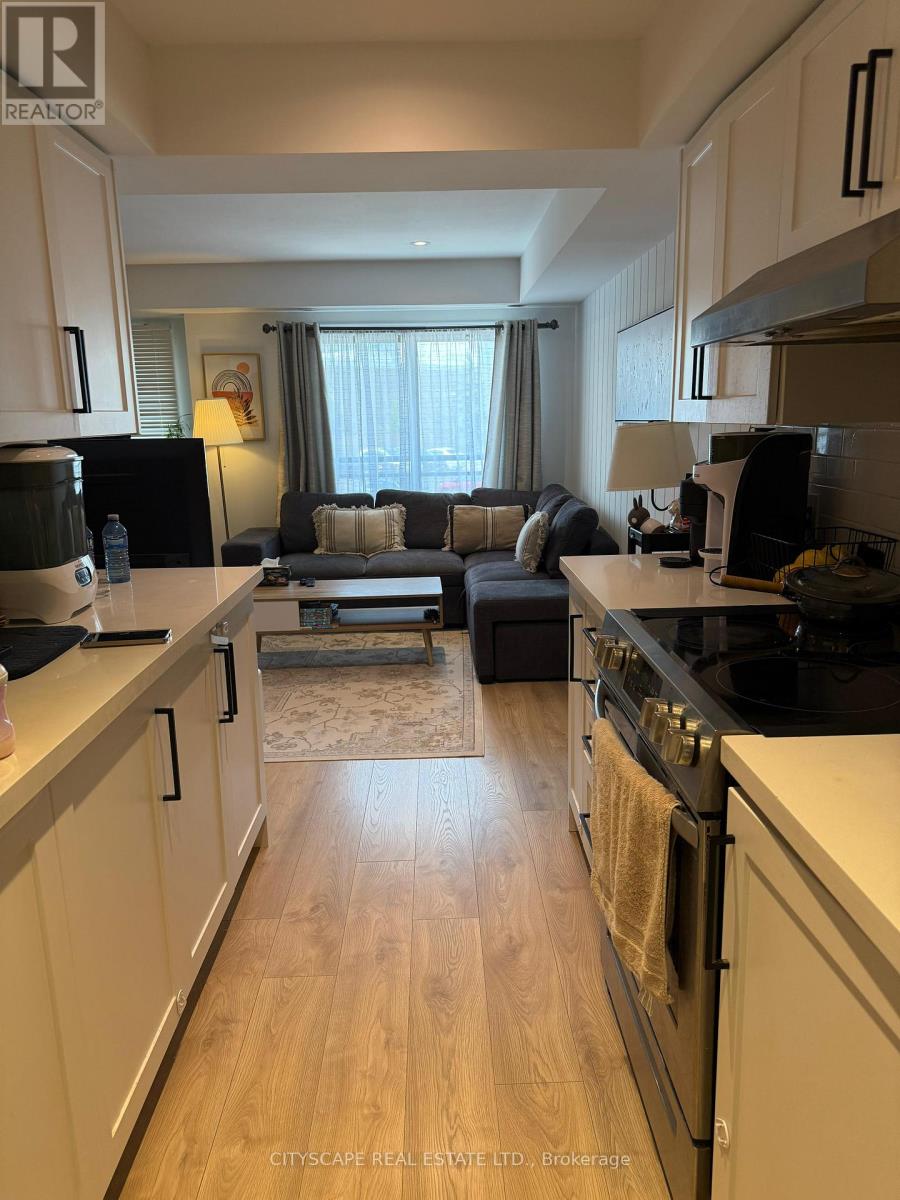 Photo 8 of 10 4620 Guildwood Way, Mississauga ON