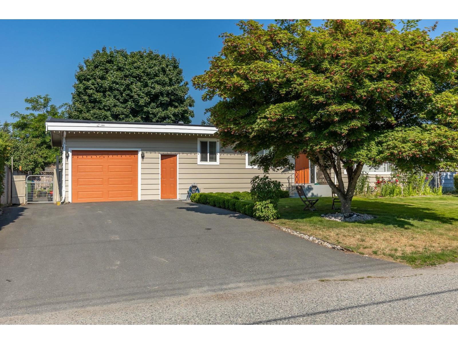 Photo 2 of 2789 Centennial Street, Abbotsford BC