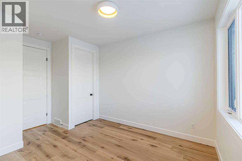Photo 18 of 533 35 A Street Nw, Calgary AB