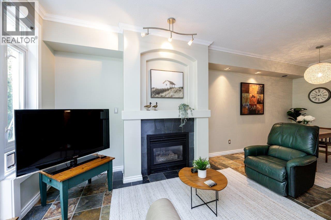 Photo 7 of 211 3600 Windcrest Drive, North Vancouver BC