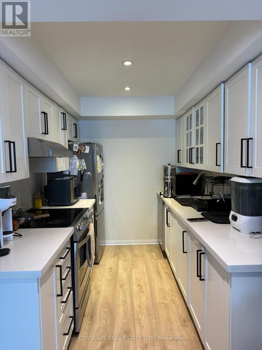 Photo 6 of 10 4620 Guildwood Way, Mississauga ON