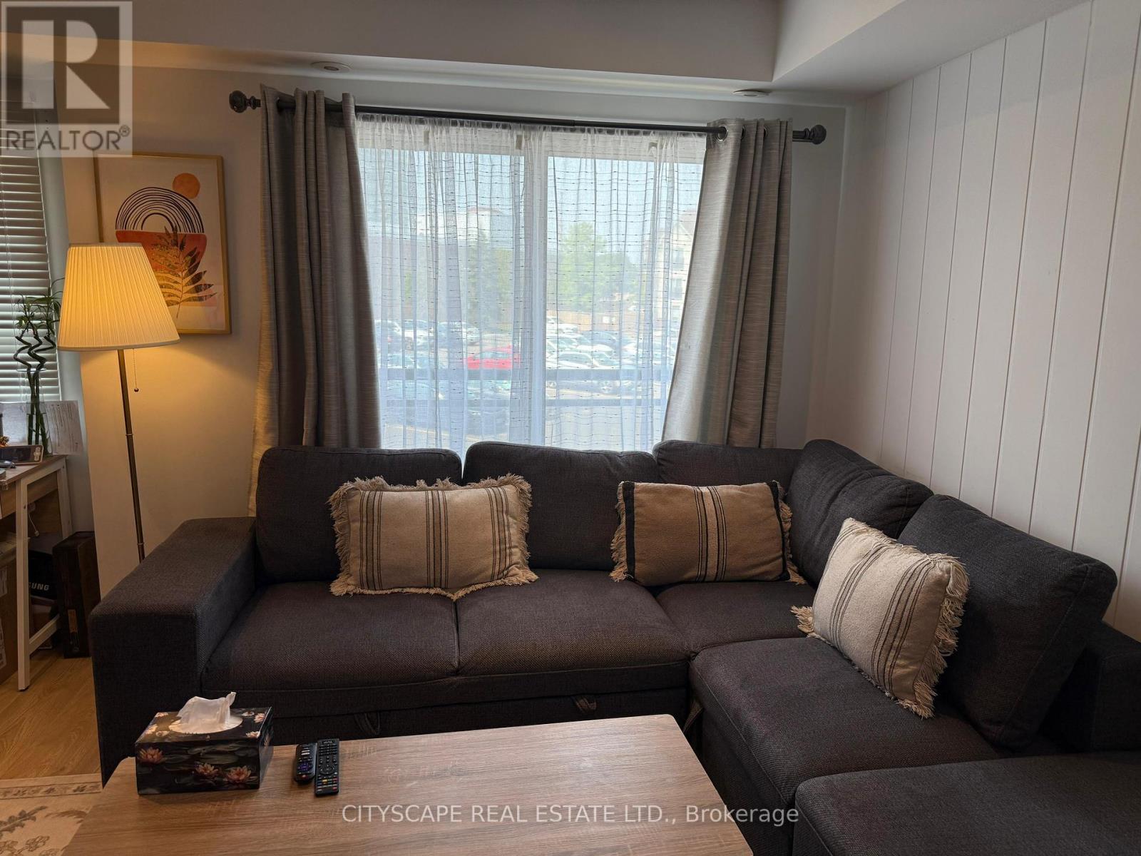 Photo 2 of 10 4620 Guildwood Way, Mississauga ON