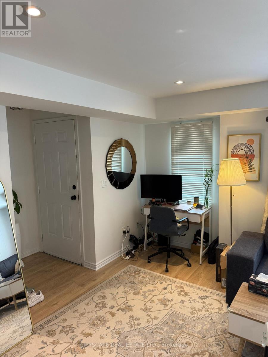 Photo 7 of 10 4620 Guildwood Way, Mississauga ON