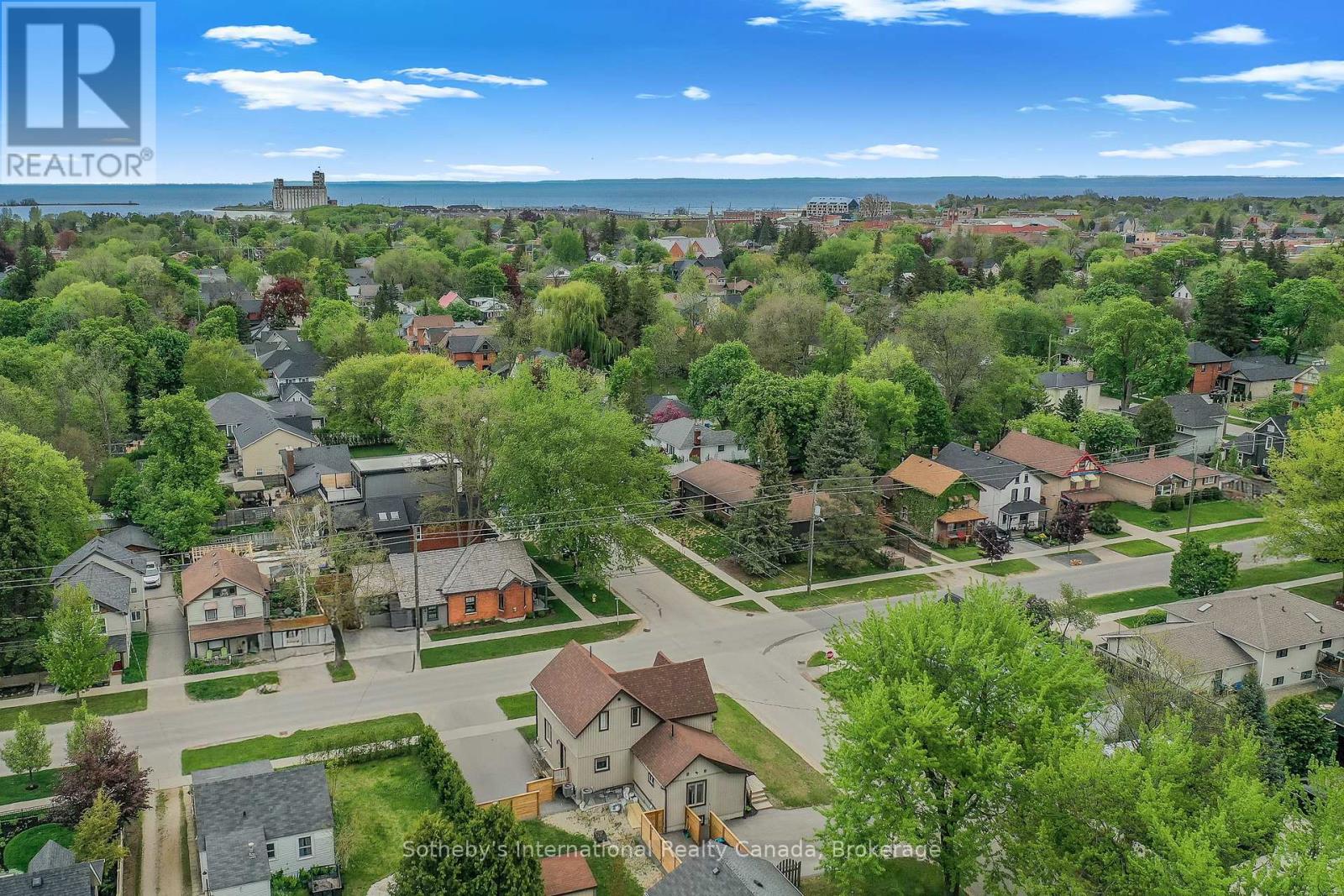 Photo 17 of A B 218 Fifth Street, Collingwood ON