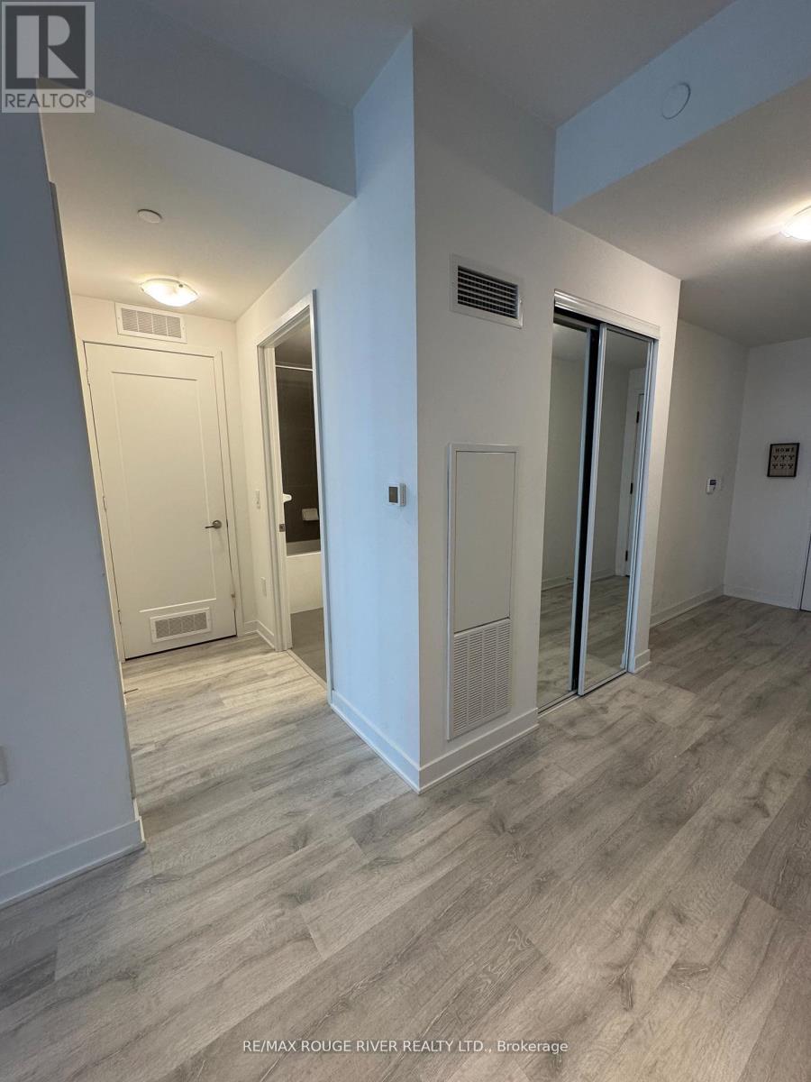 Photo 12 of 531 Se 60 Princess Street, Toronto ON