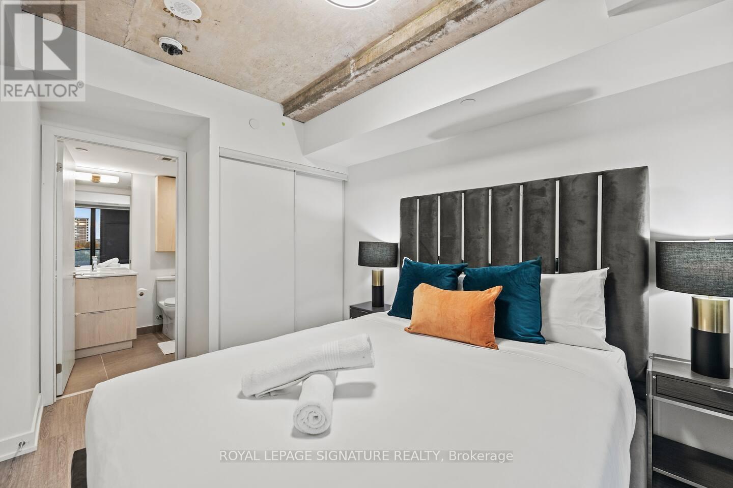Photo 10 of 406 47 Mutual St Street, Toronto ON