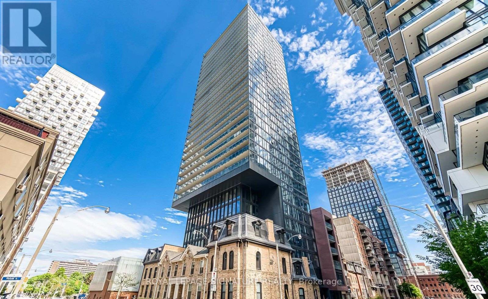 Photo 2 of 406 47 Mutual St Street, Toronto ON