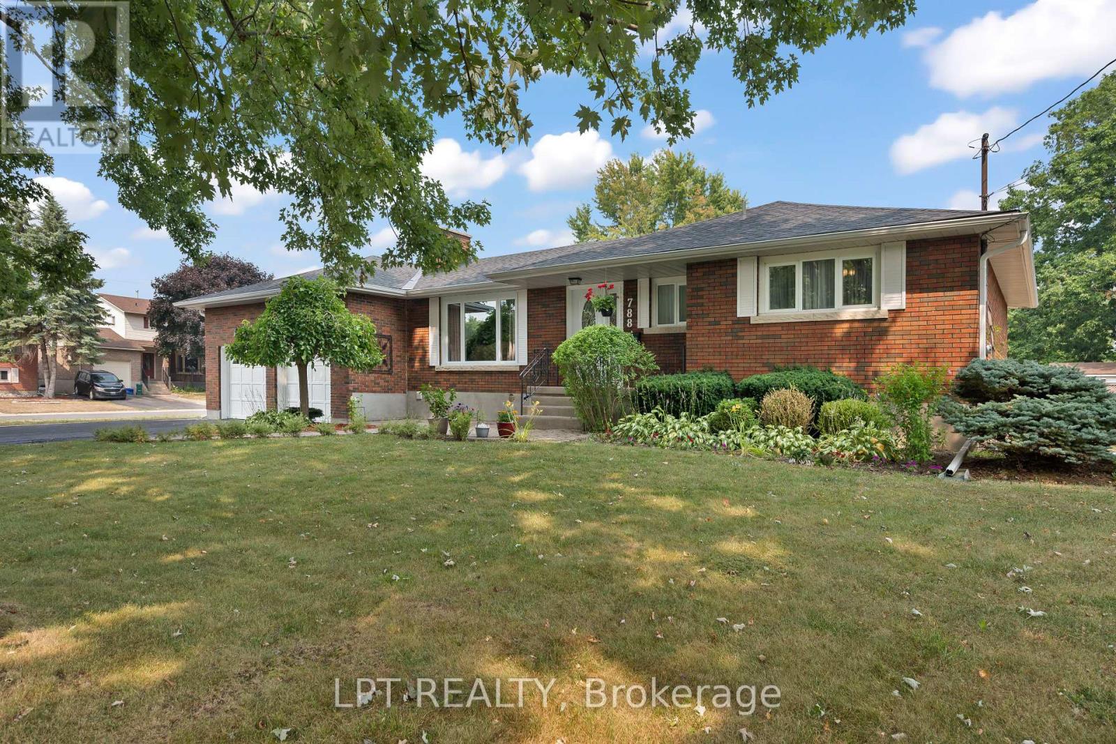 Photo 2 of 788 Meadowood Road, Kingston ON