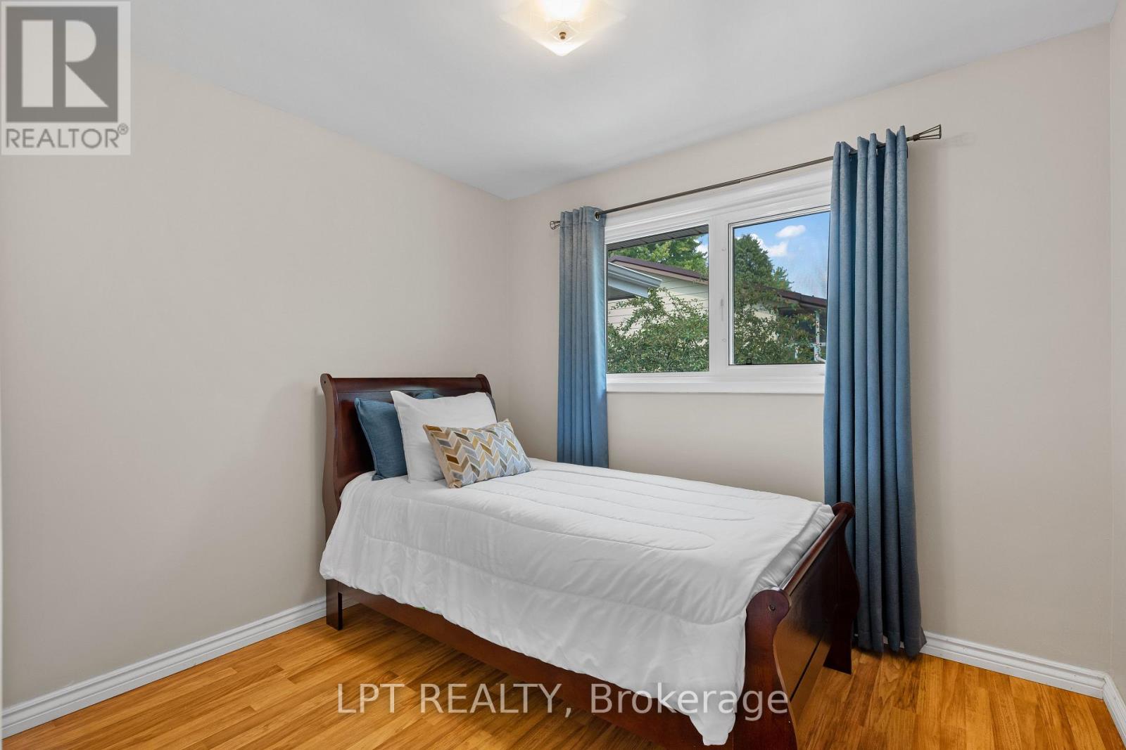 Photo 37 of 788 Meadowood Road, Kingston ON