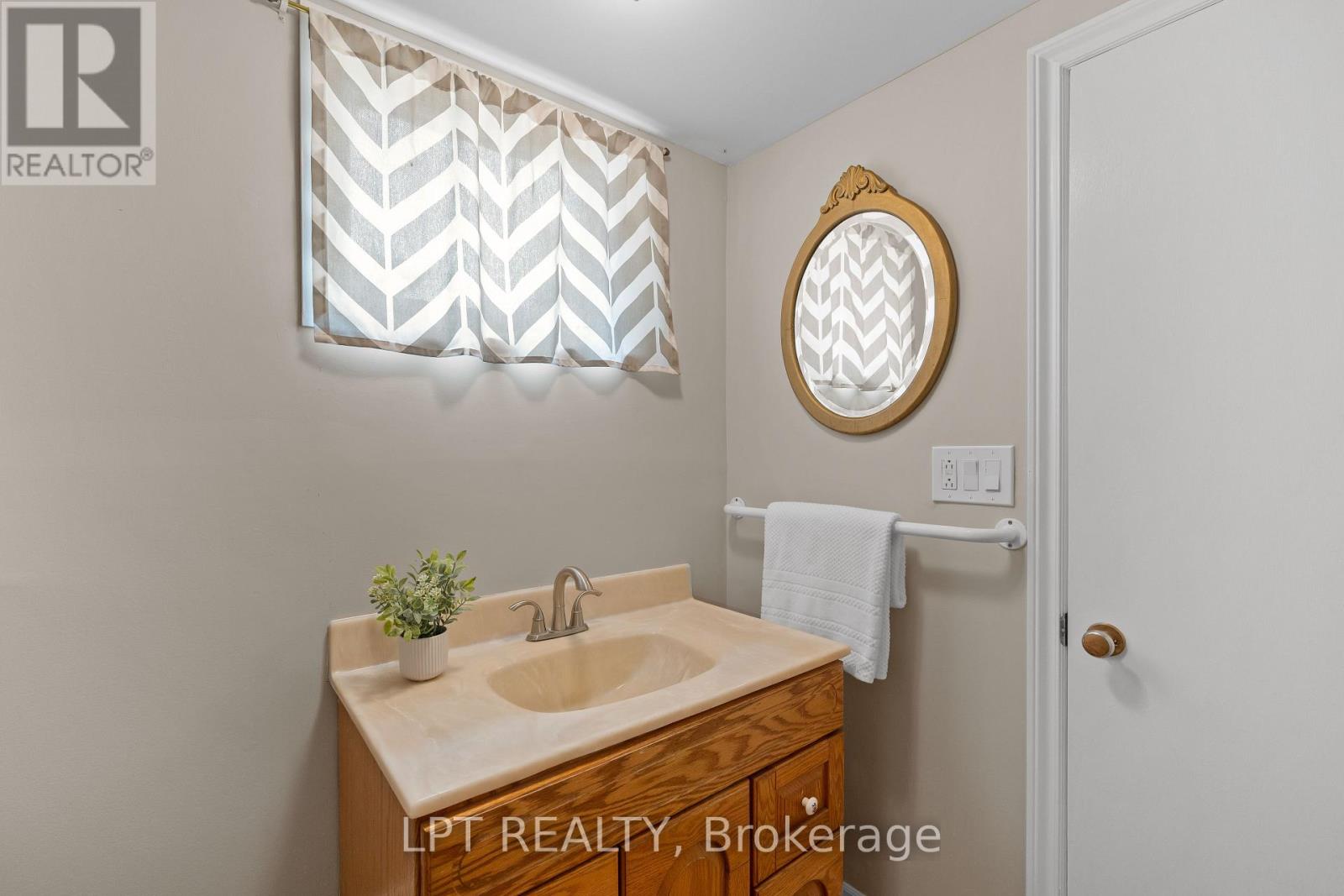 Photo 9 of 788 Meadowood Road, Kingston ON