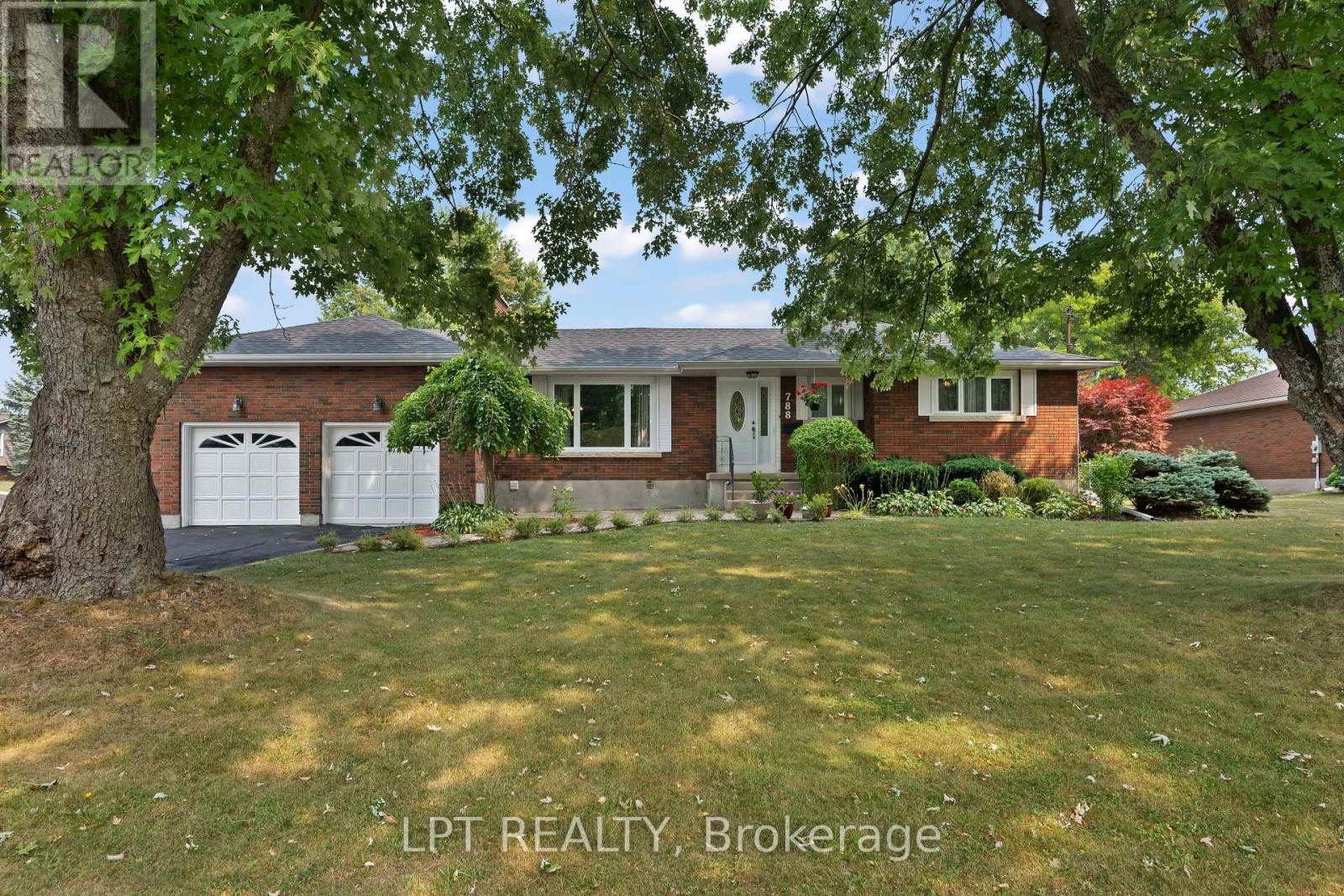 Photo 40 of 788 Meadowood Road, Kingston ON