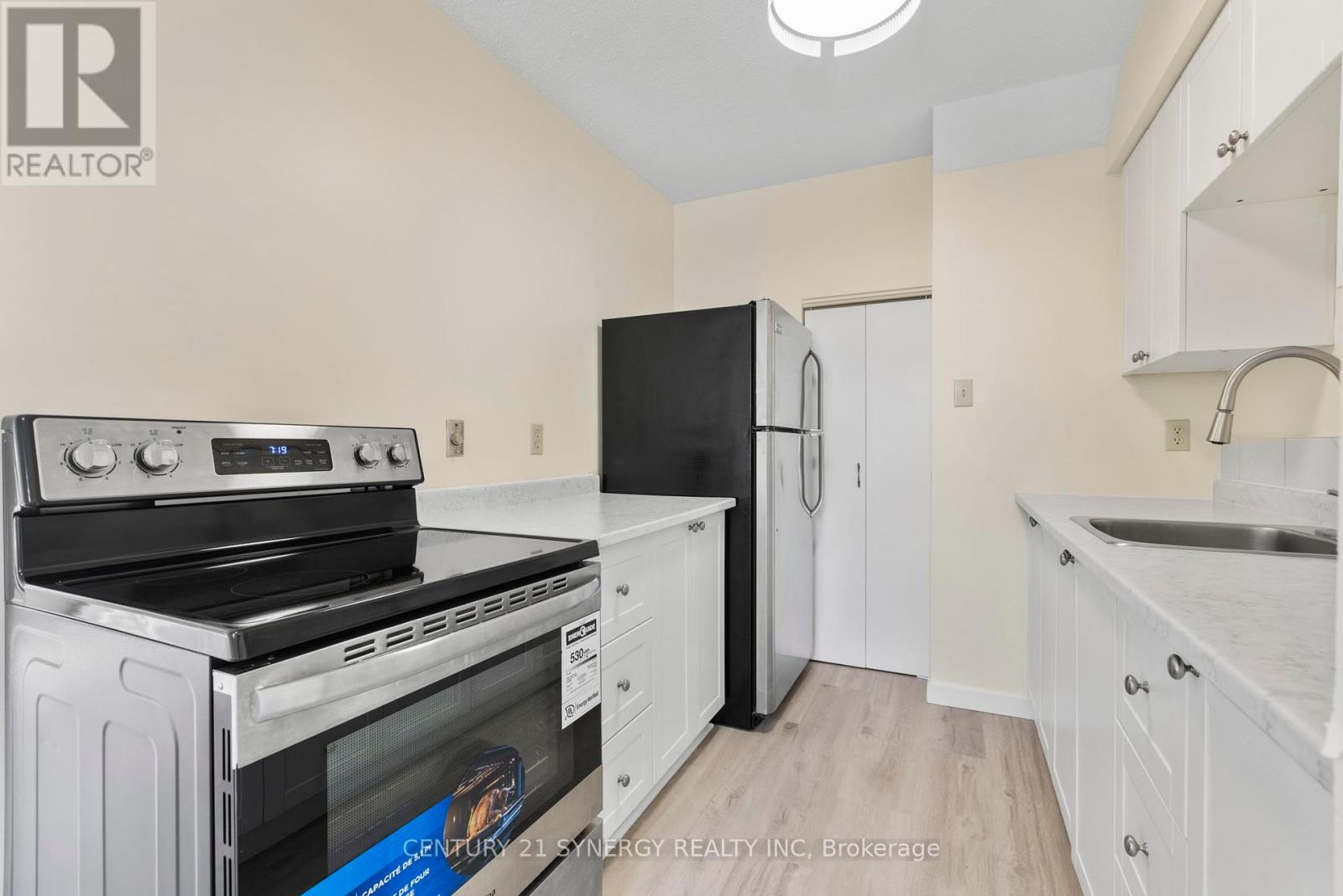 Photo 3 of 26 B Sonnet Crescent, Ottawa ON