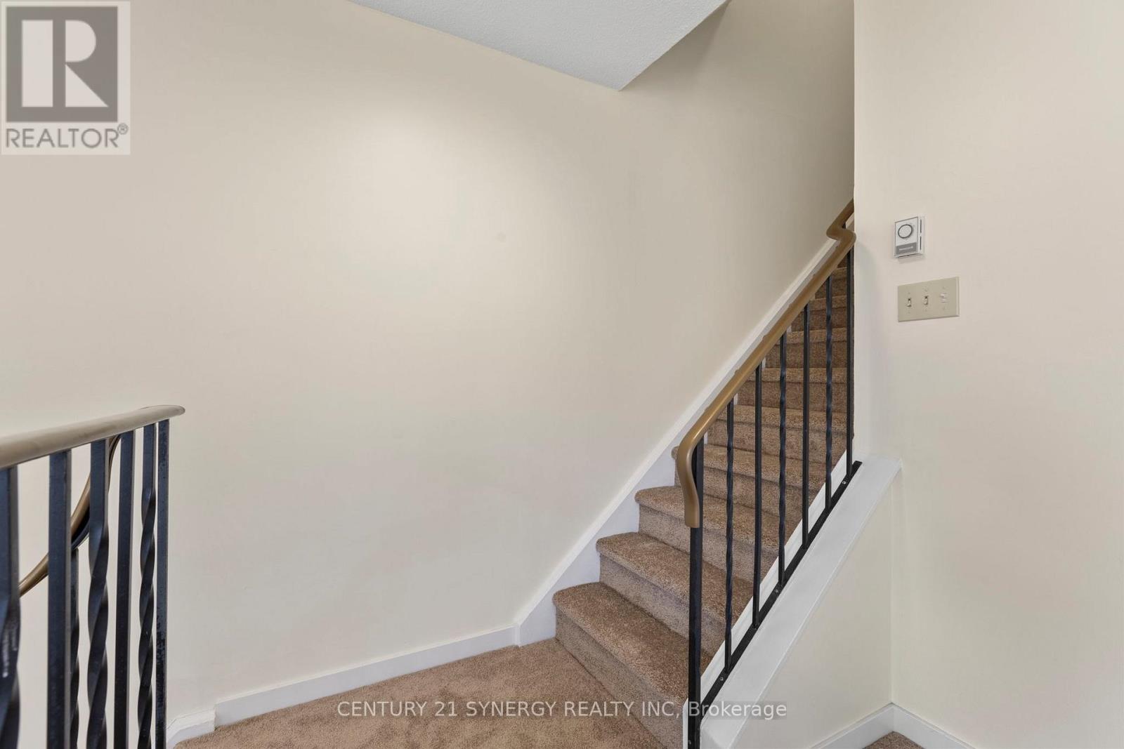 Photo 2 of 26 B Sonnet Crescent, Ottawa ON