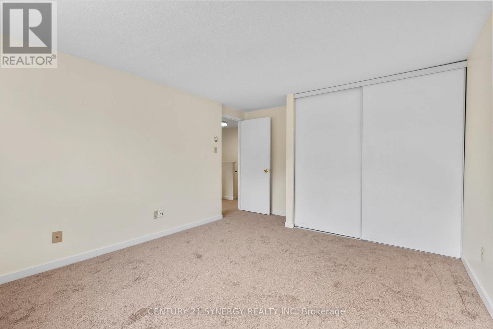 Photo 4 of 26 B Sonnet Crescent, Ottawa ON