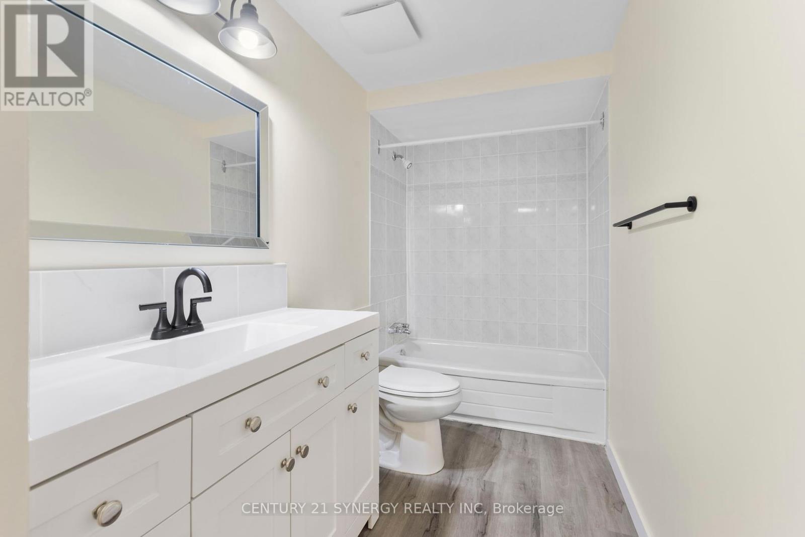 Photo 22 of 26 B Sonnet Crescent, Ottawa ON