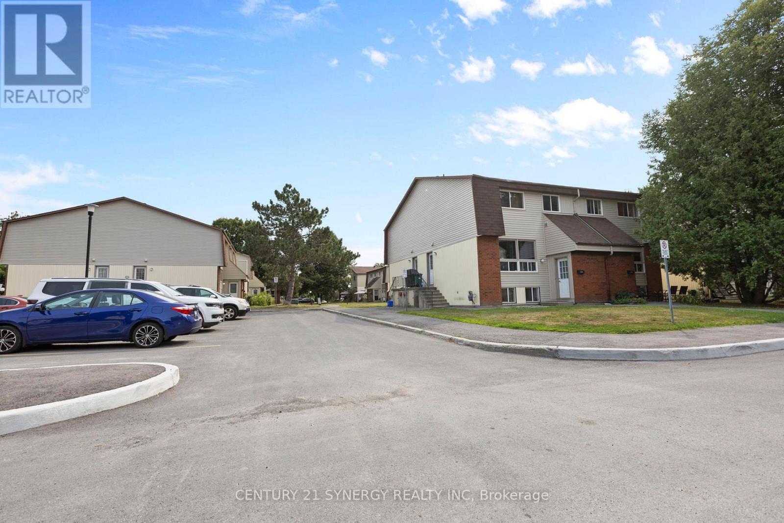 Photo 18 of 26 B Sonnet Crescent, Ottawa ON