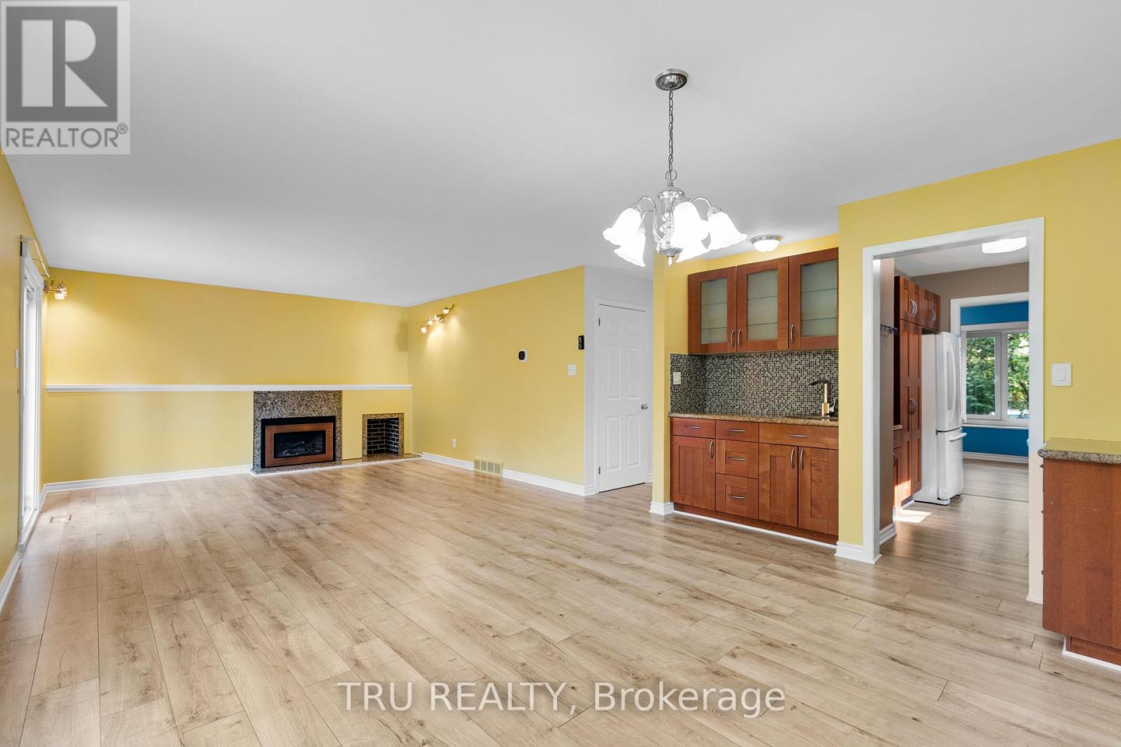 Photo 10 of 715 Mooneys Bay Place, Ottawa ON