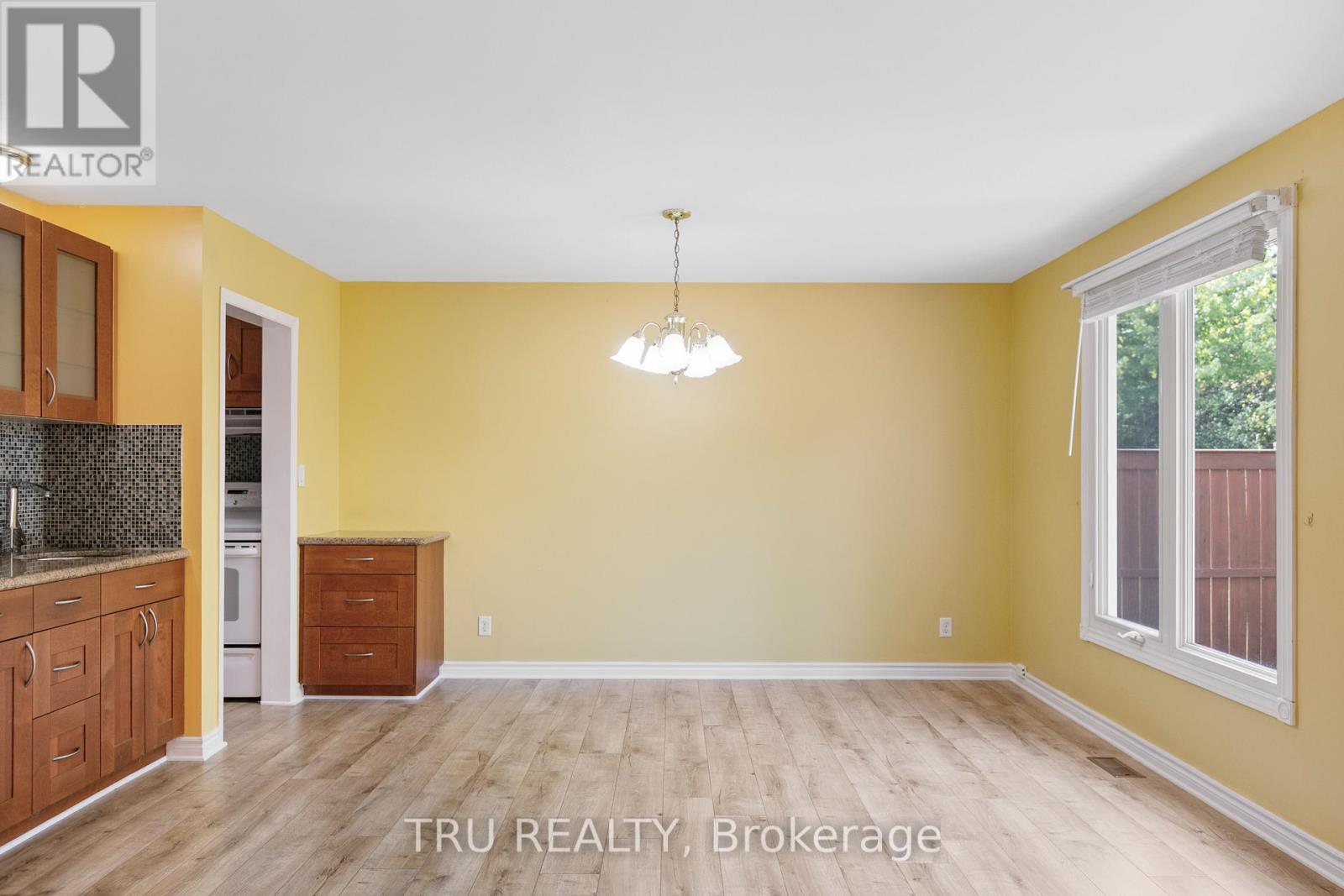 Photo 12 of 715 Mooneys Bay Place, Ottawa ON