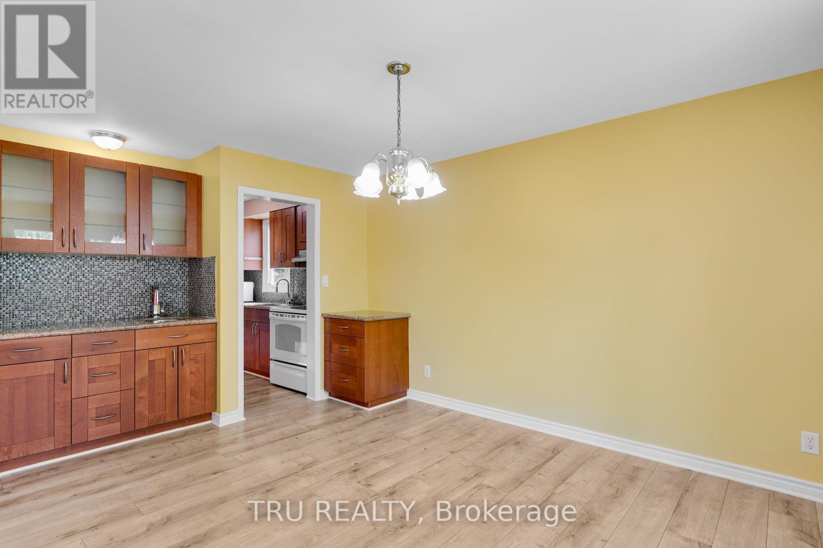 Photo 14 of 715 Mooneys Bay Place, Ottawa ON