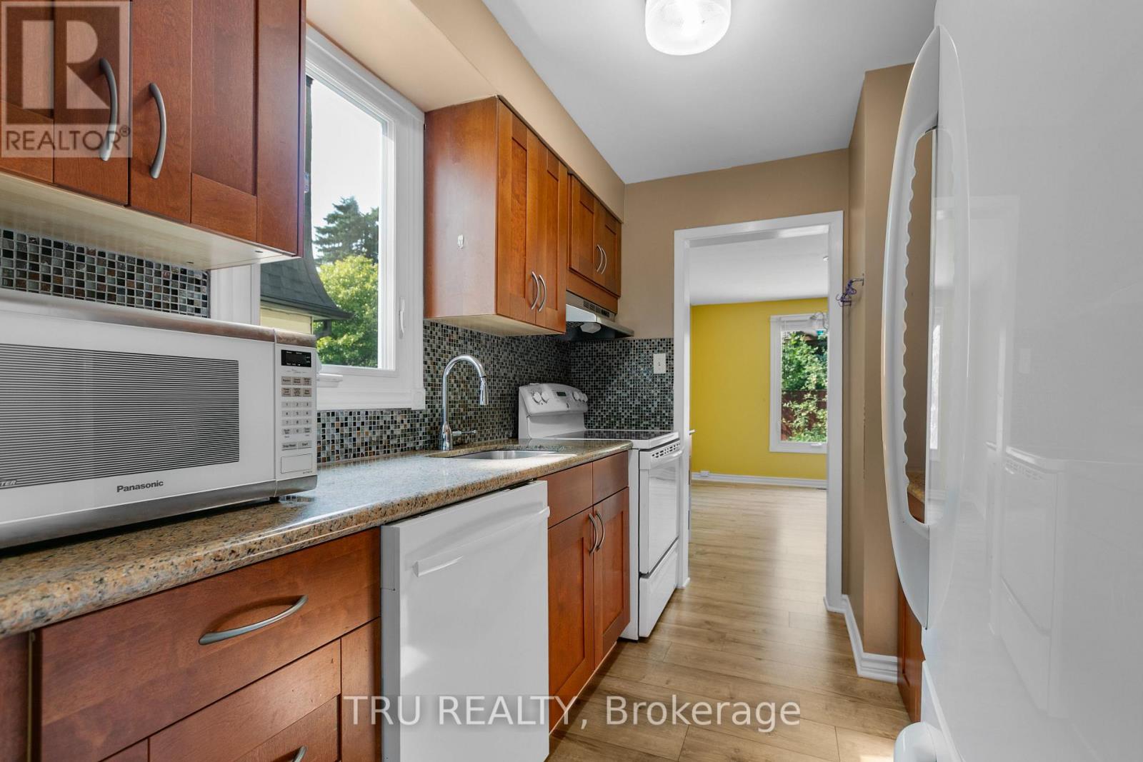 Photo 15 of 715 Mooneys Bay Place, Ottawa ON