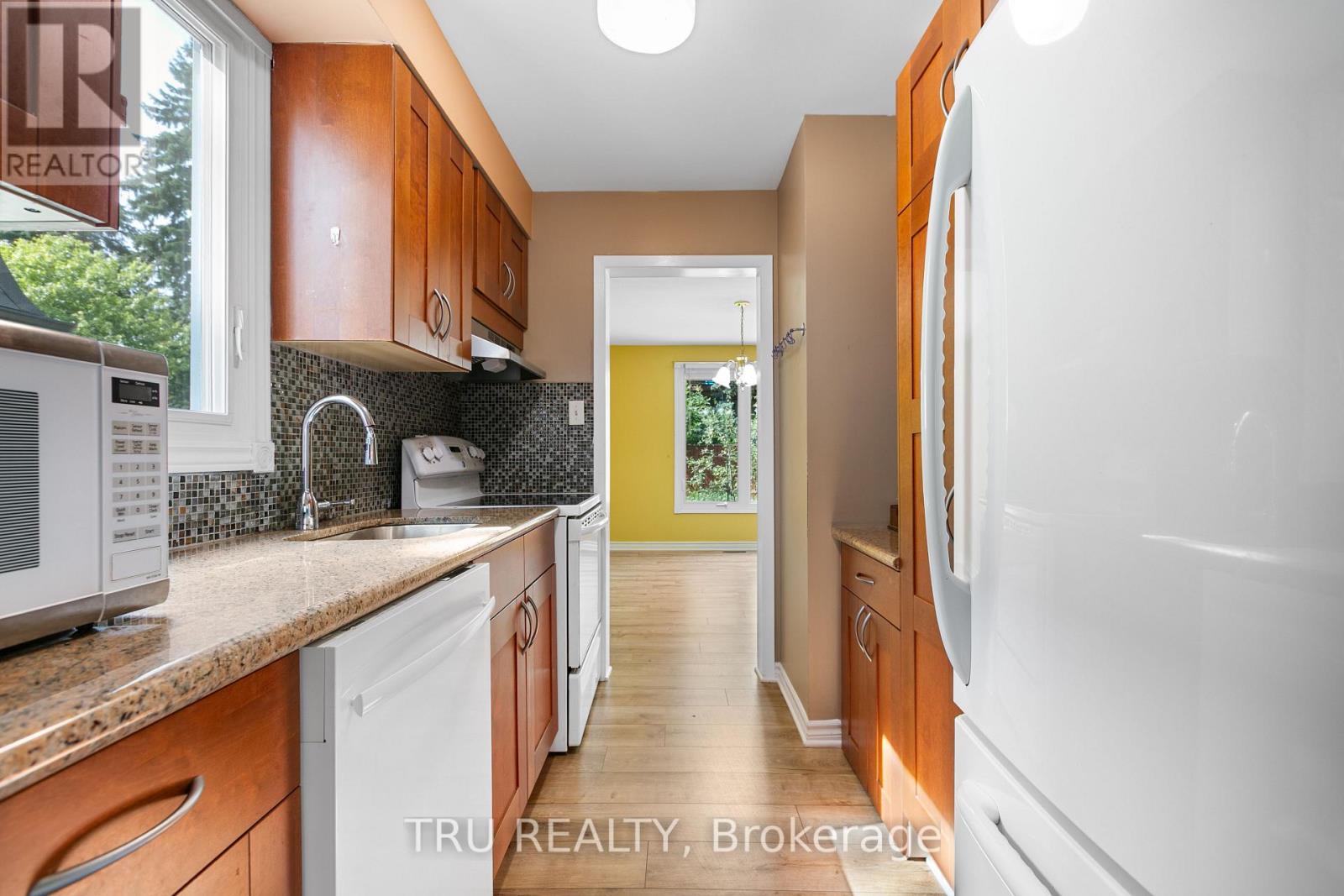 Photo 18 of 715 Mooneys Bay Place, Ottawa ON