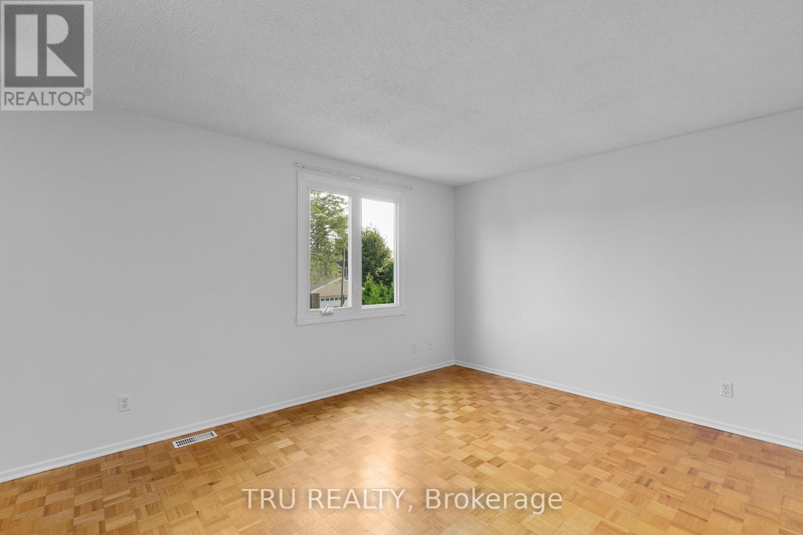 Photo 25 of 715 Mooneys Bay Place, Ottawa ON