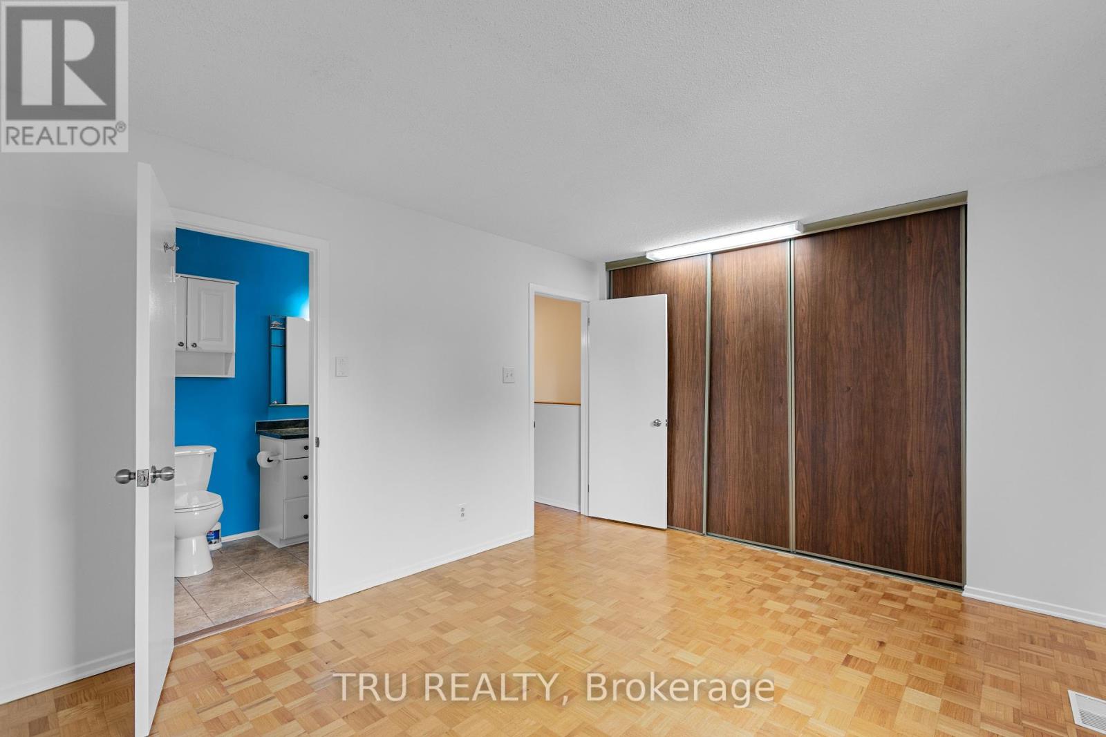 Photo 26 of 715 Mooneys Bay Place, Ottawa ON