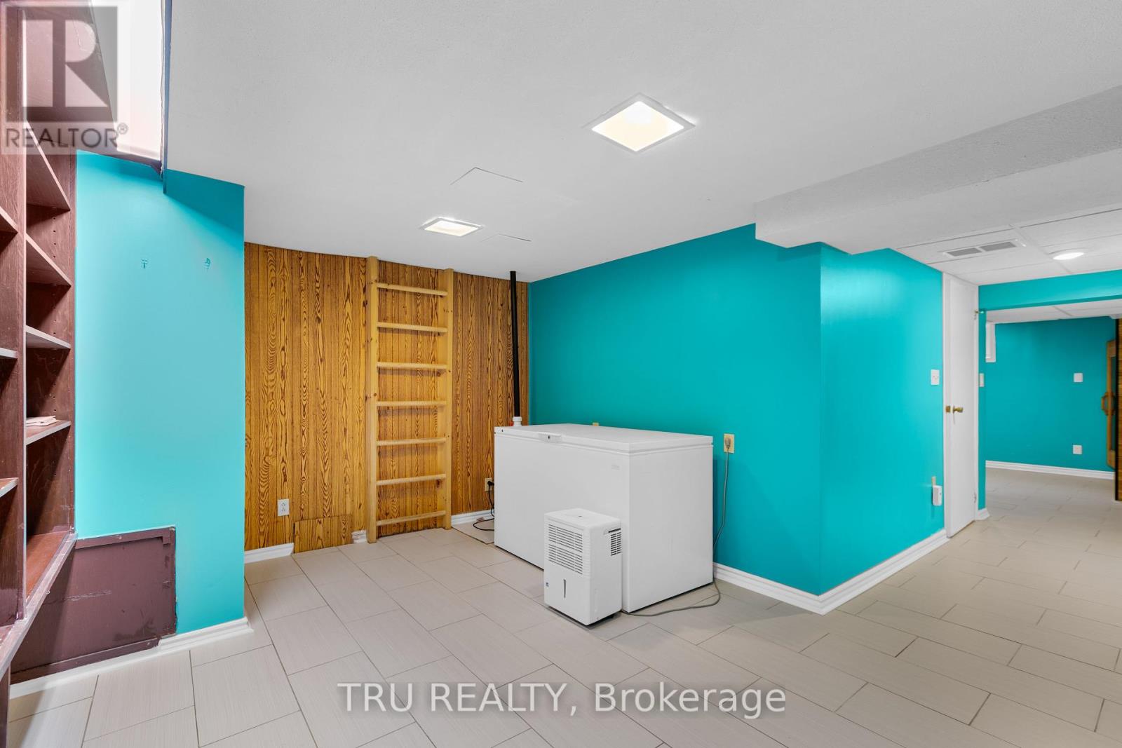 Photo 28 of 715 Mooneys Bay Place, Ottawa ON