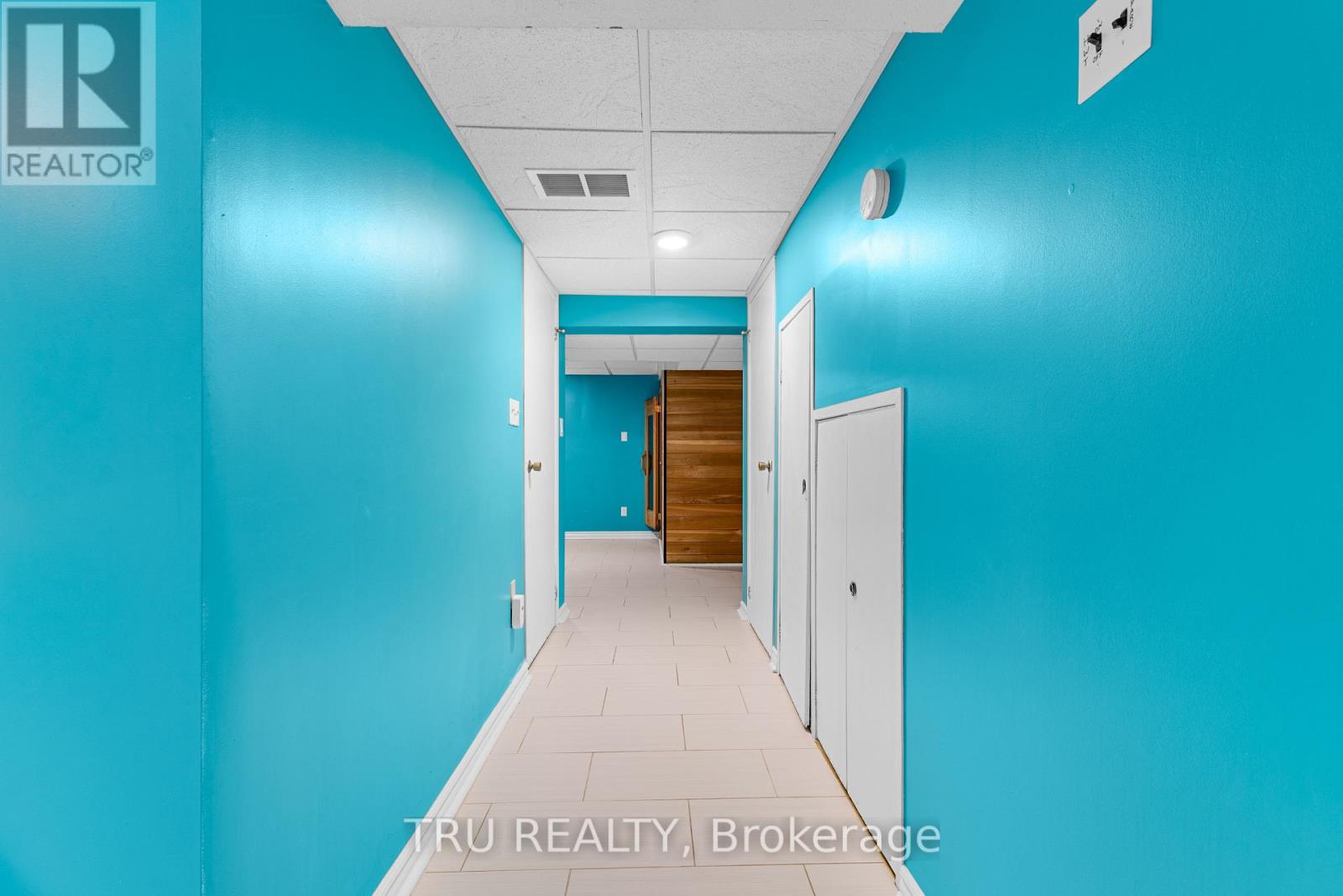 Photo 30 of 715 Mooneys Bay Place, Ottawa ON